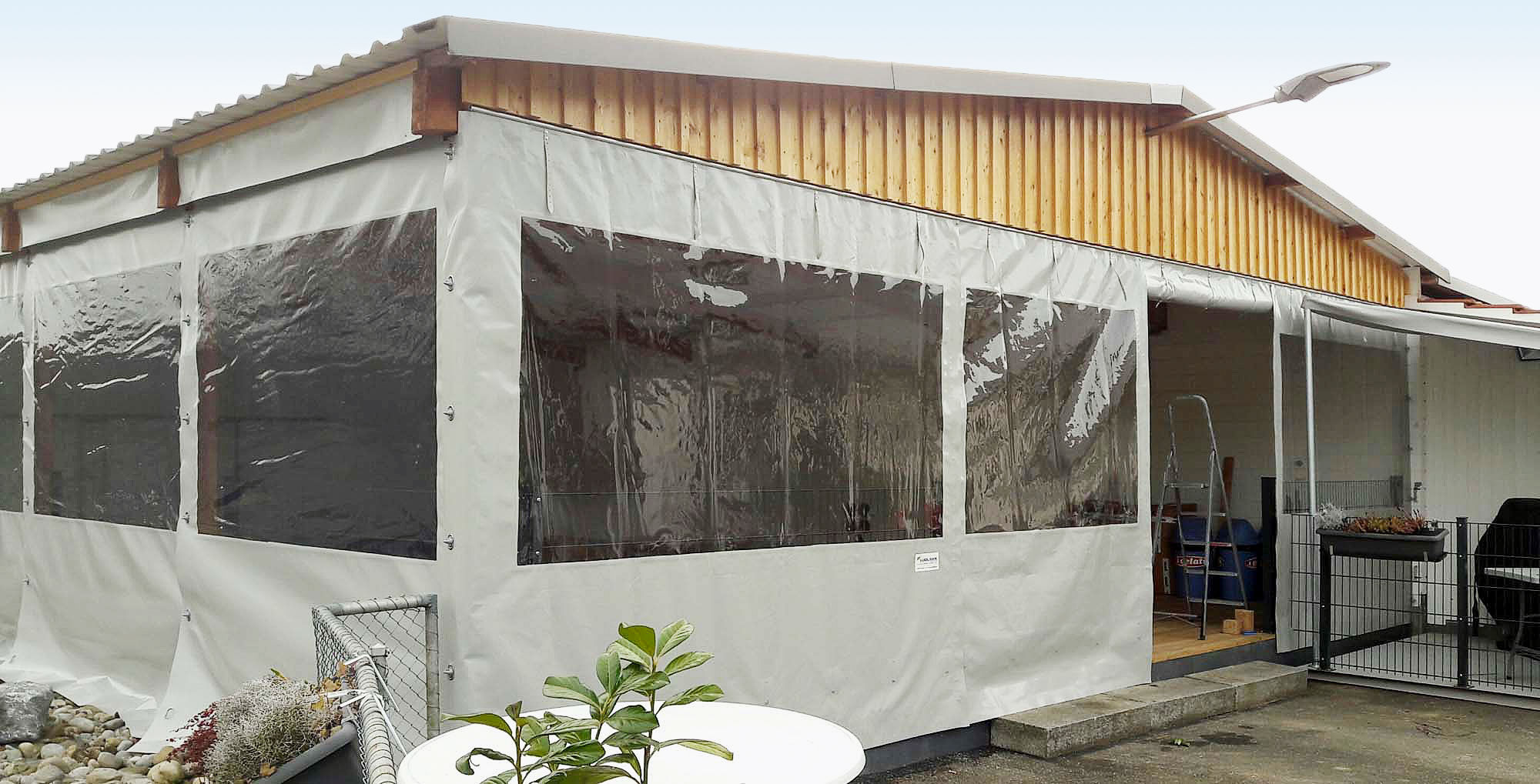 Blachen nach Mass - Seitenplanen mit Fenster