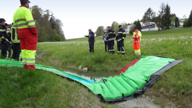 Hochwassersperre im Einsatz